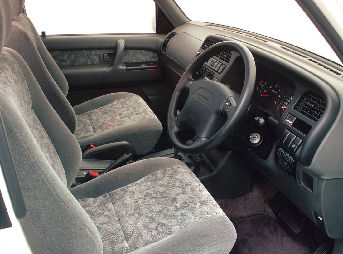 isuzu-trooper-interior