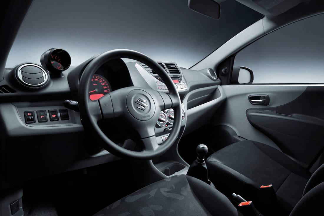 suzuki-alto-interior