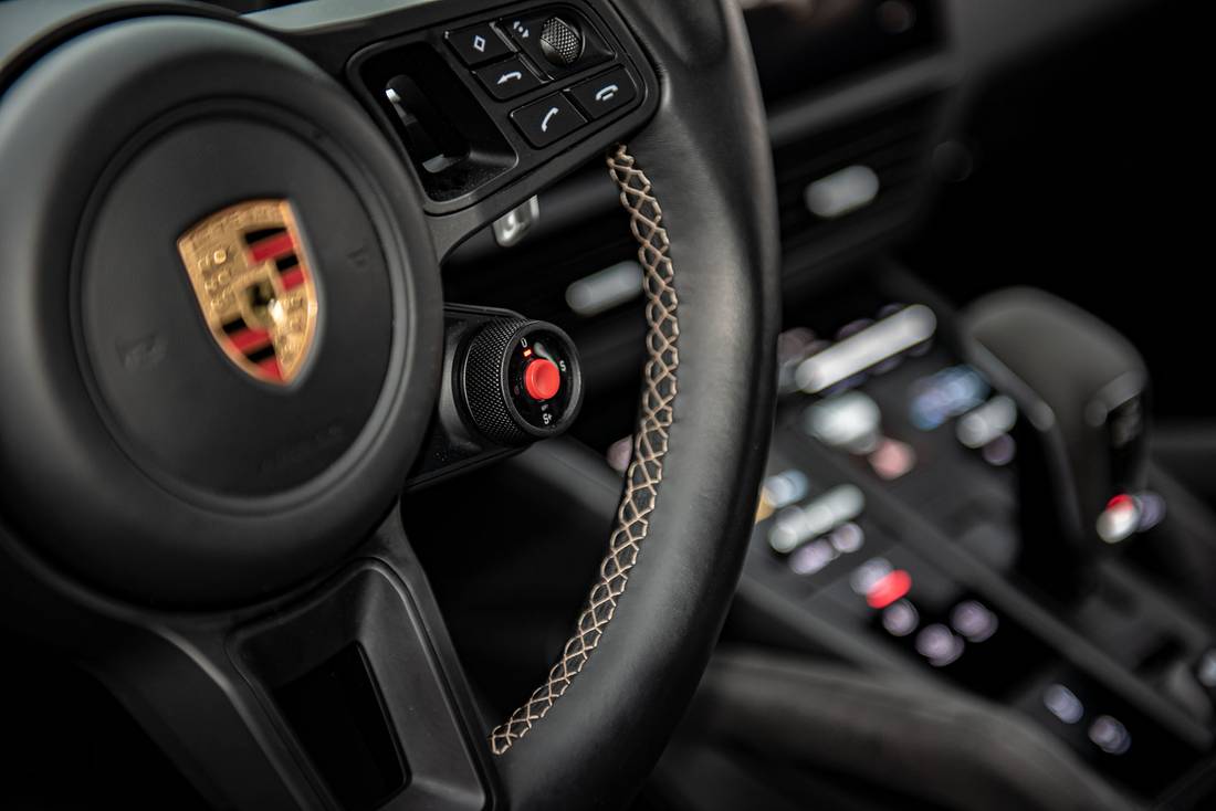 Porsche-Cayenne-Turbo-GT-Steering