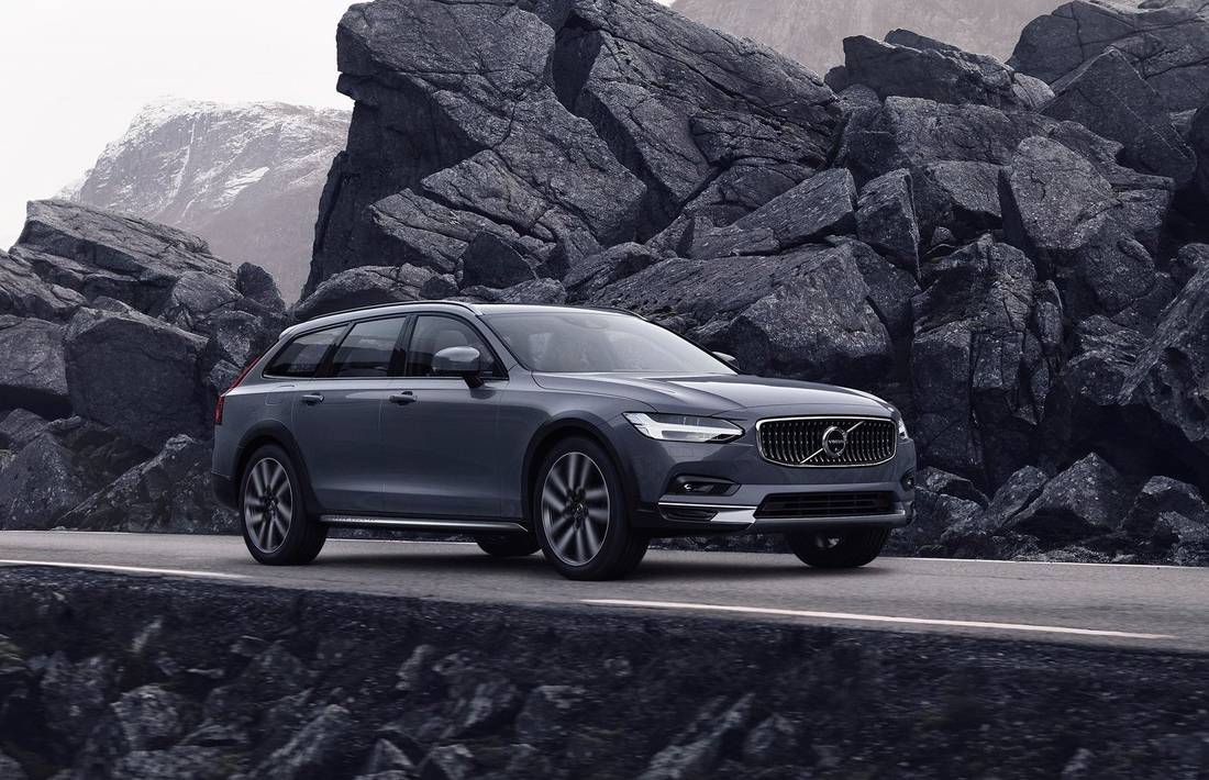 volvo-v90-cross-country-side