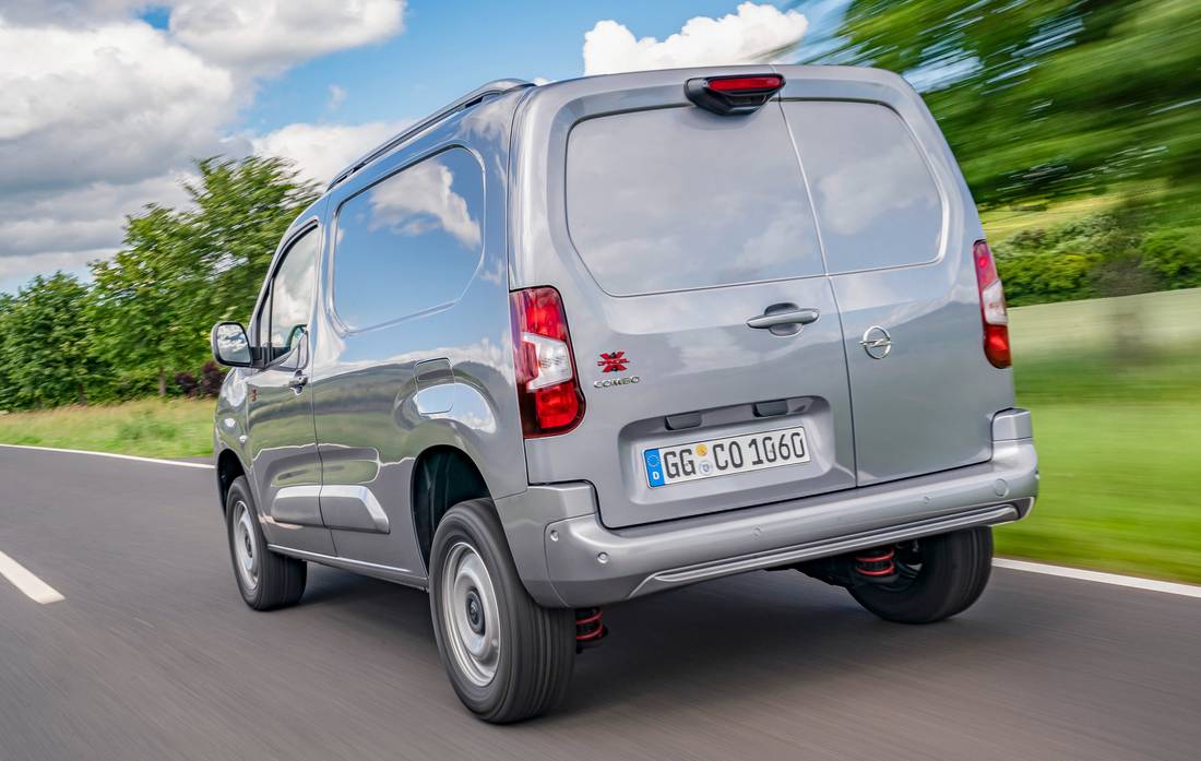 opel-combo-cargo-back