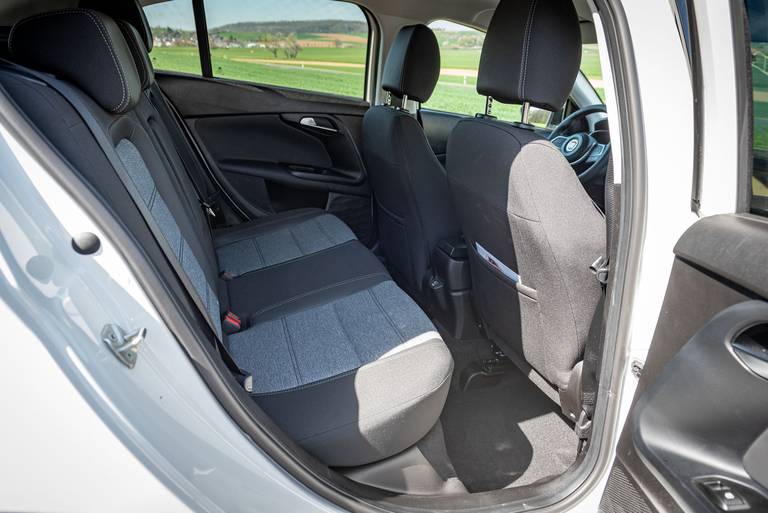 Fiat-Tipo-Cross-2021-Rearseats