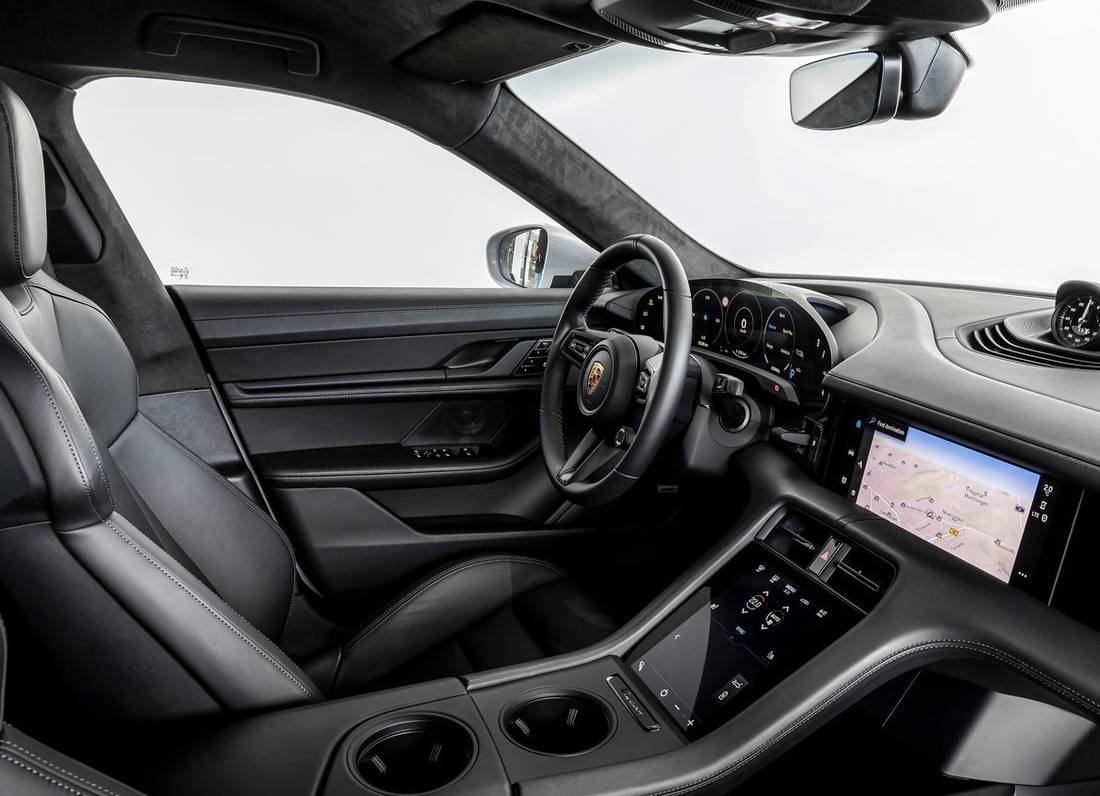 Porsche-Taycan-interior