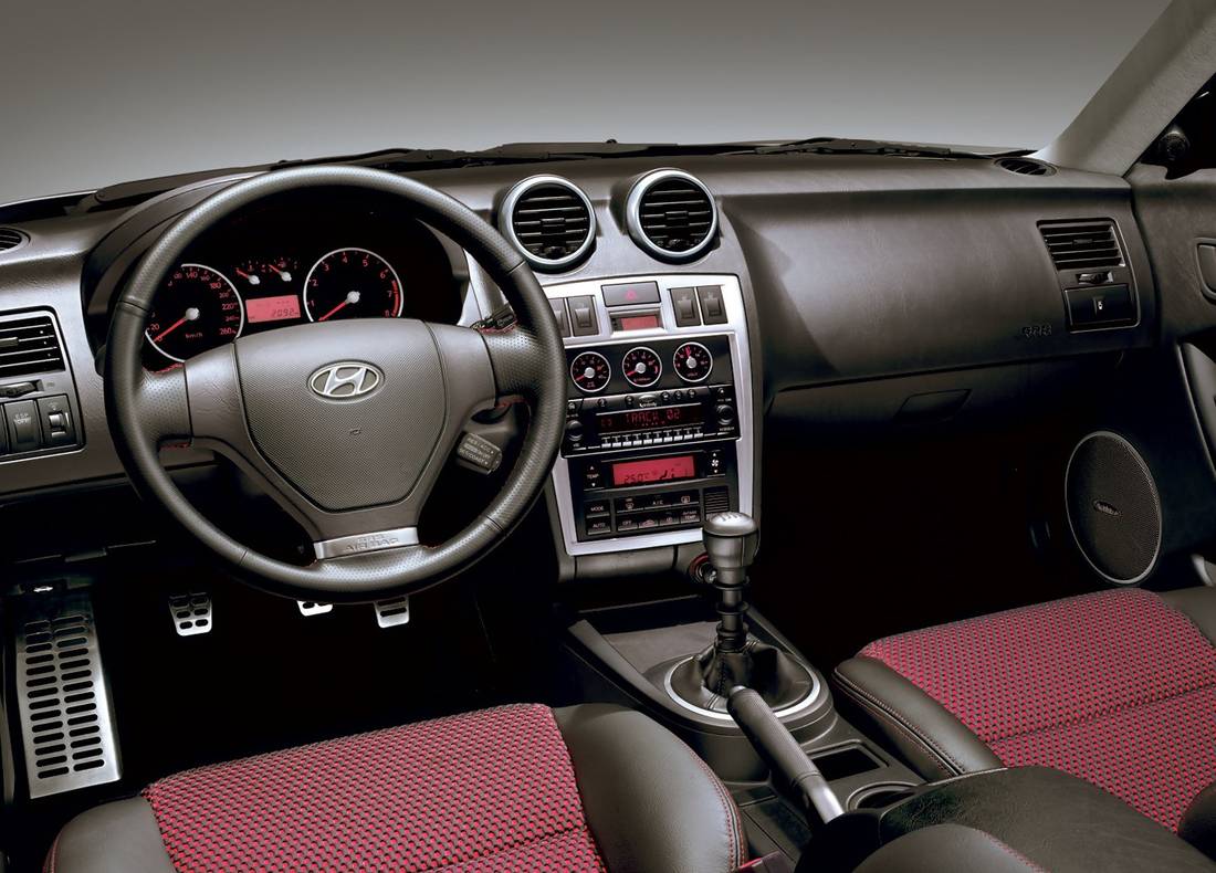 hyundai-coupe-interior