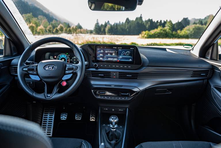 Hyundai-i20-N-Cockpit