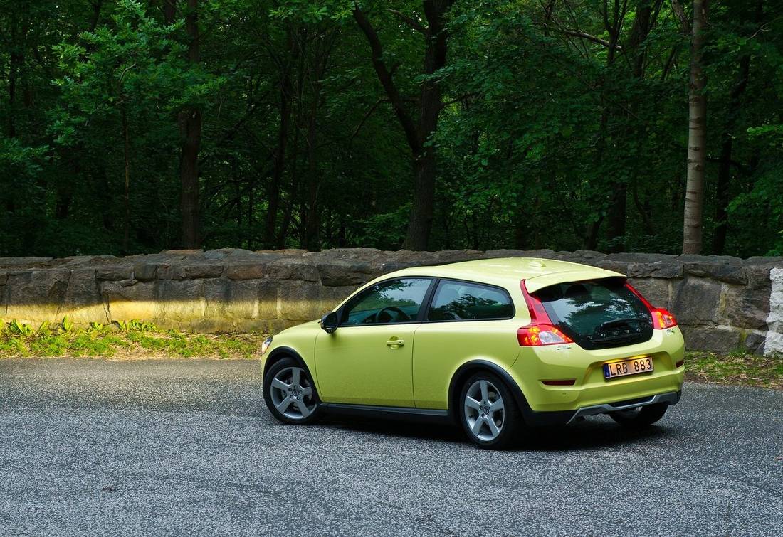 volvo-c30-yellow-back