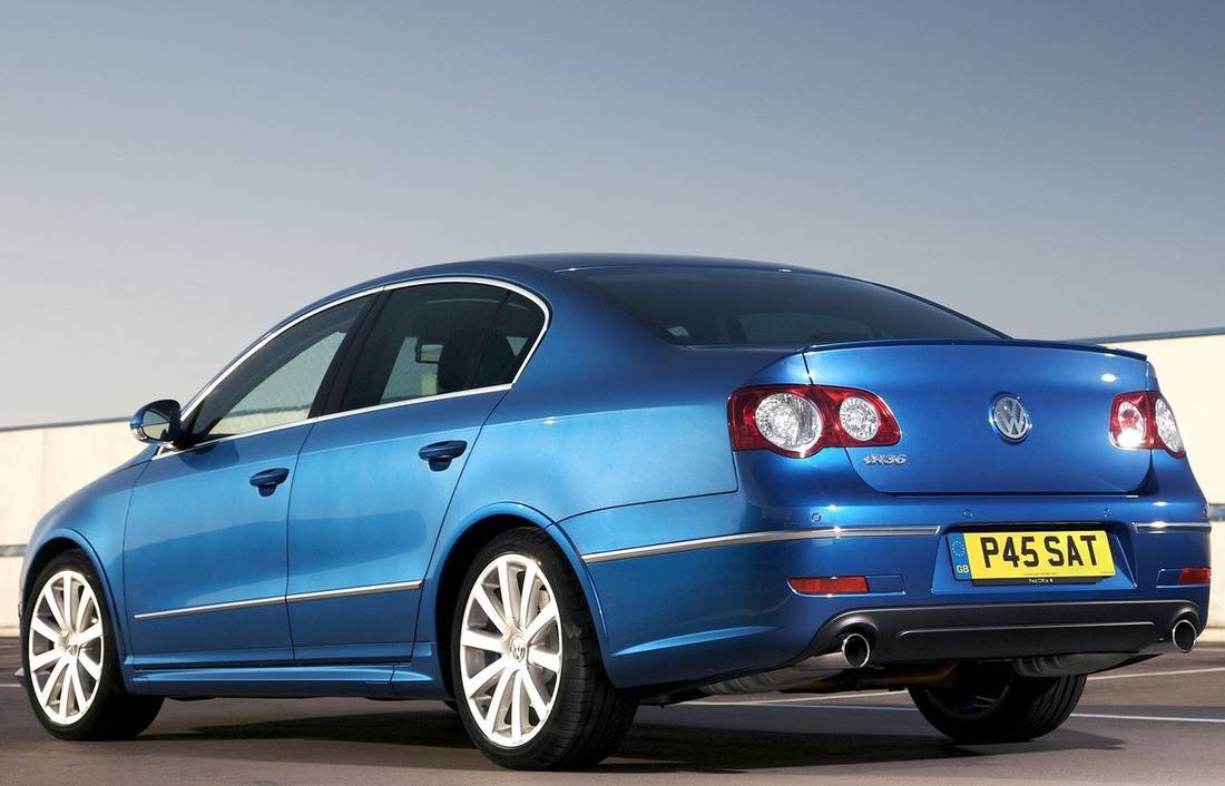 volkswagen-passat-r36-back