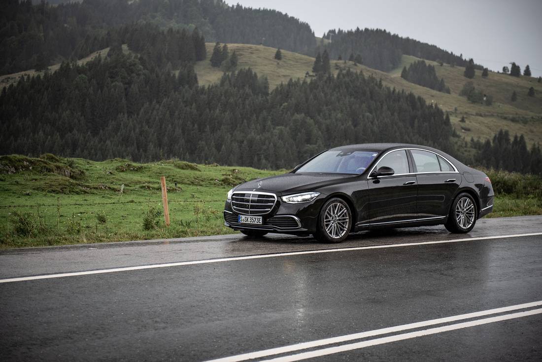 Mercedes-Benz-S-580-e-Hybrid-Hero