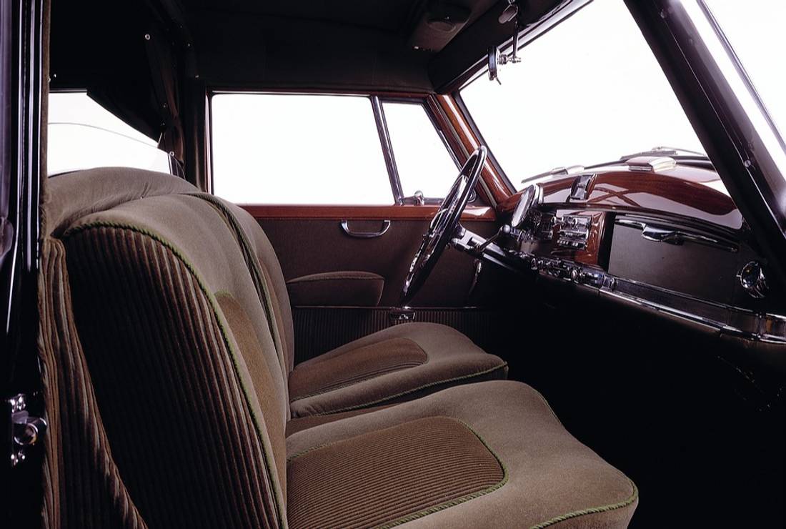 mercedes-benz-300-w186-interieur