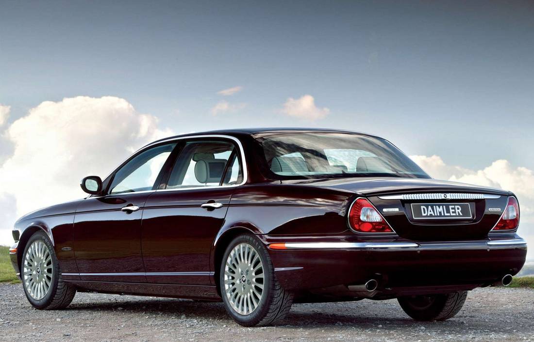 daimler-super-eight-back