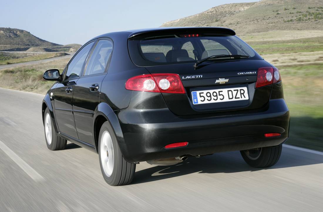 chevrolet-lacetti-back