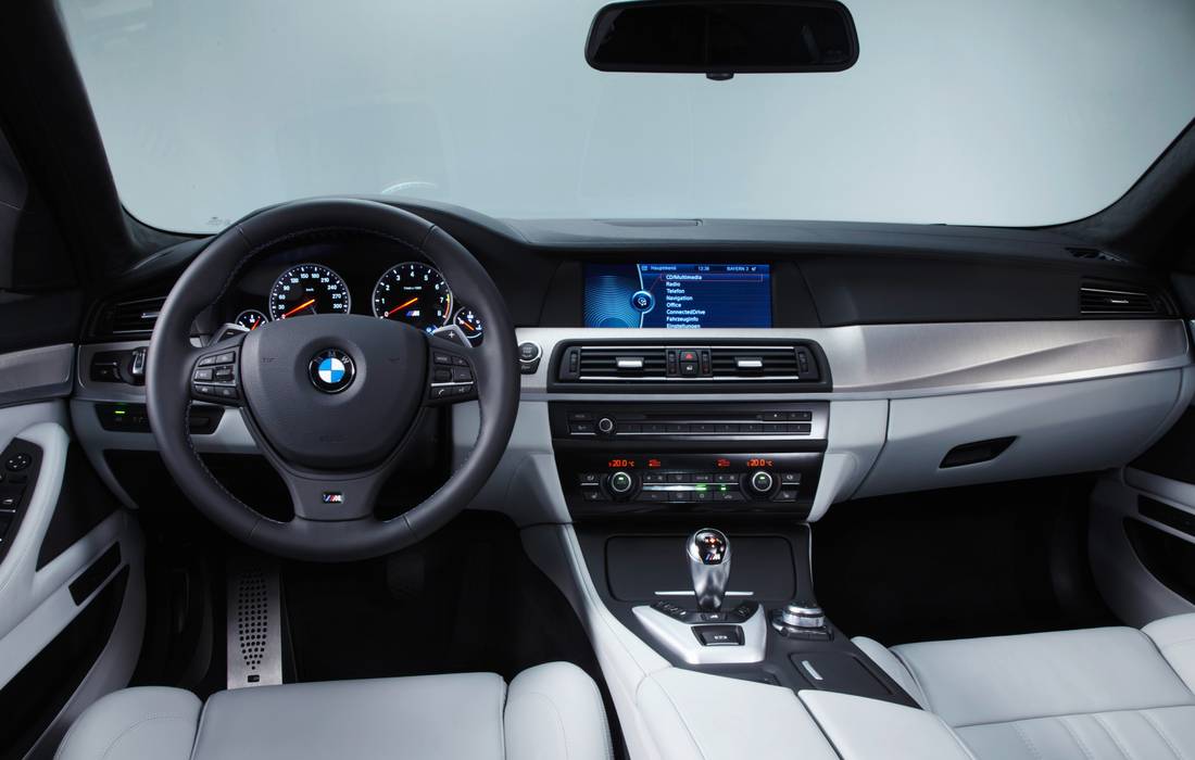 bmw-m5-f10-interior