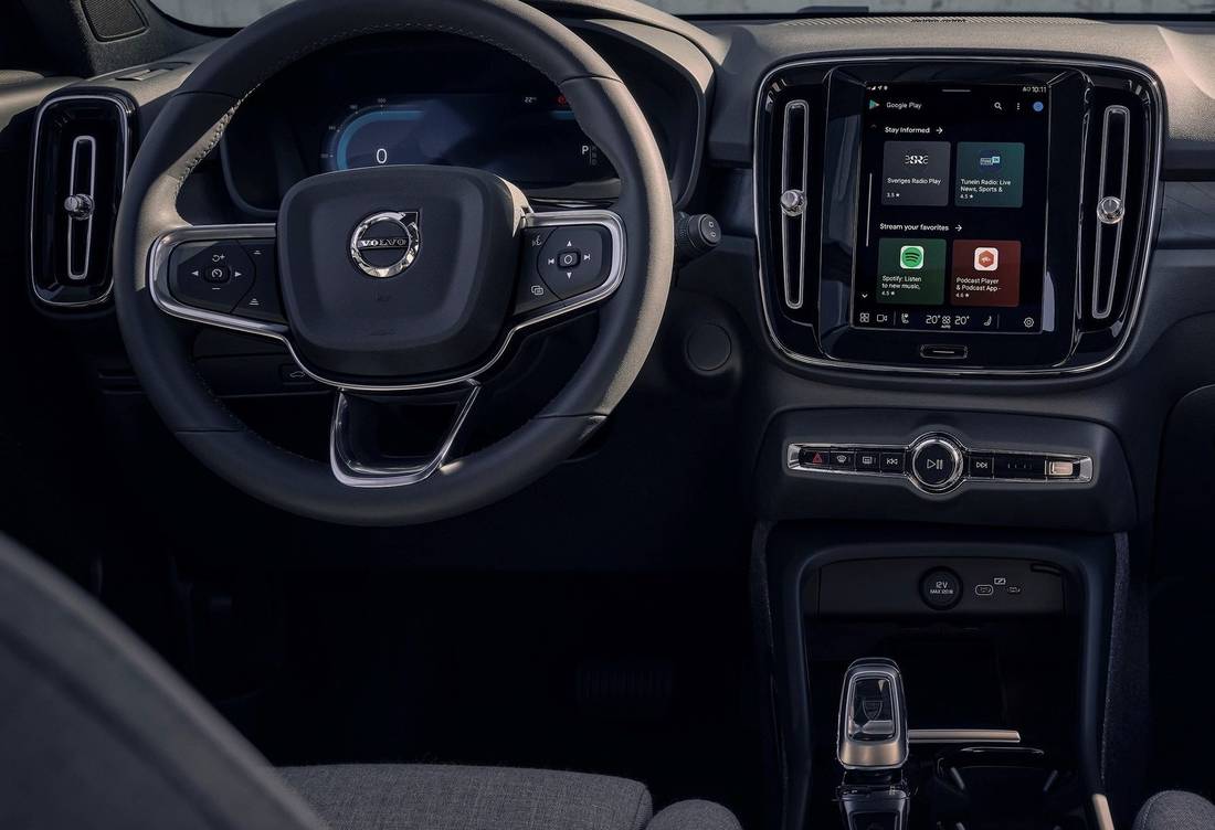 volvo-xc40-recharge-interior