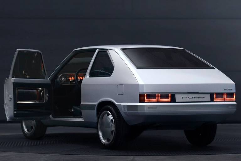 Hyundai-Pony-Heritage-2021-Side-Rear