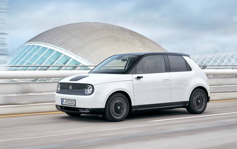  Mit außergewöhnlicher Retro-Optik fährt sich der 2024er Honda e:Ny1 in die Herzen der potenziellen Käufer.