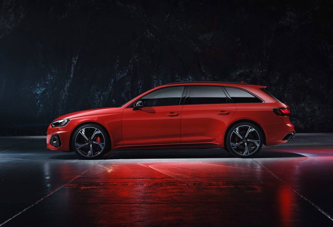 audi-rs4-avant-side