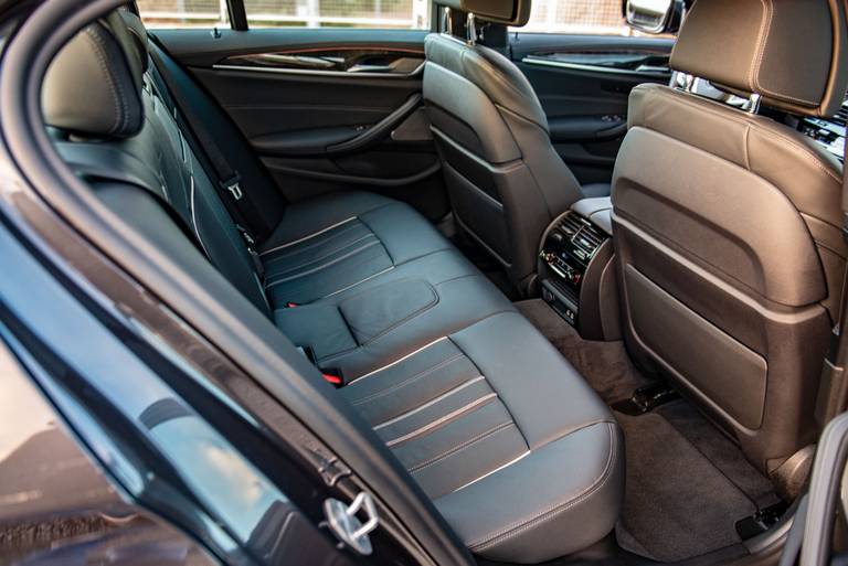 BMW-520i-Limousine-Rearseats