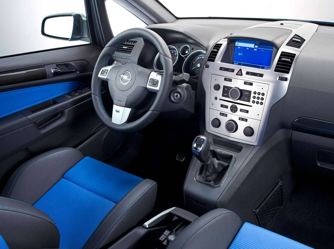 opel-zafira-a-interior