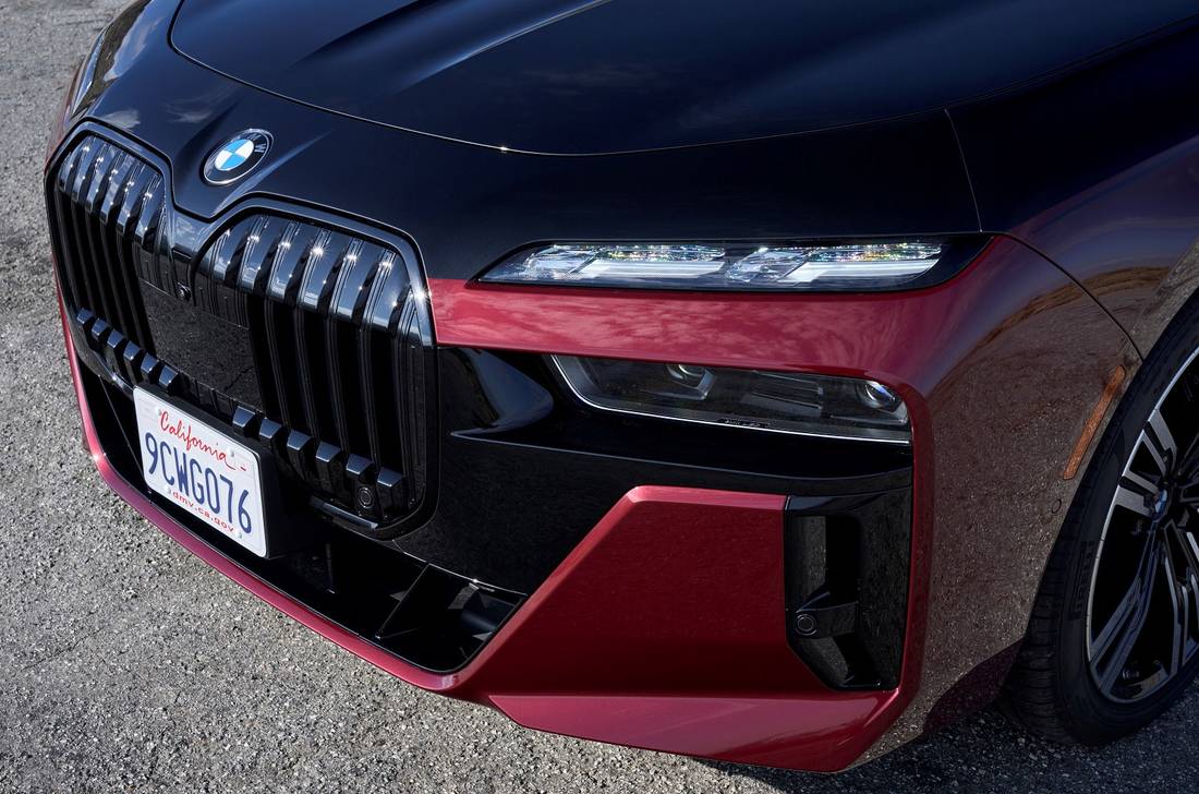 bmw-7er-2023-g70-760i-front