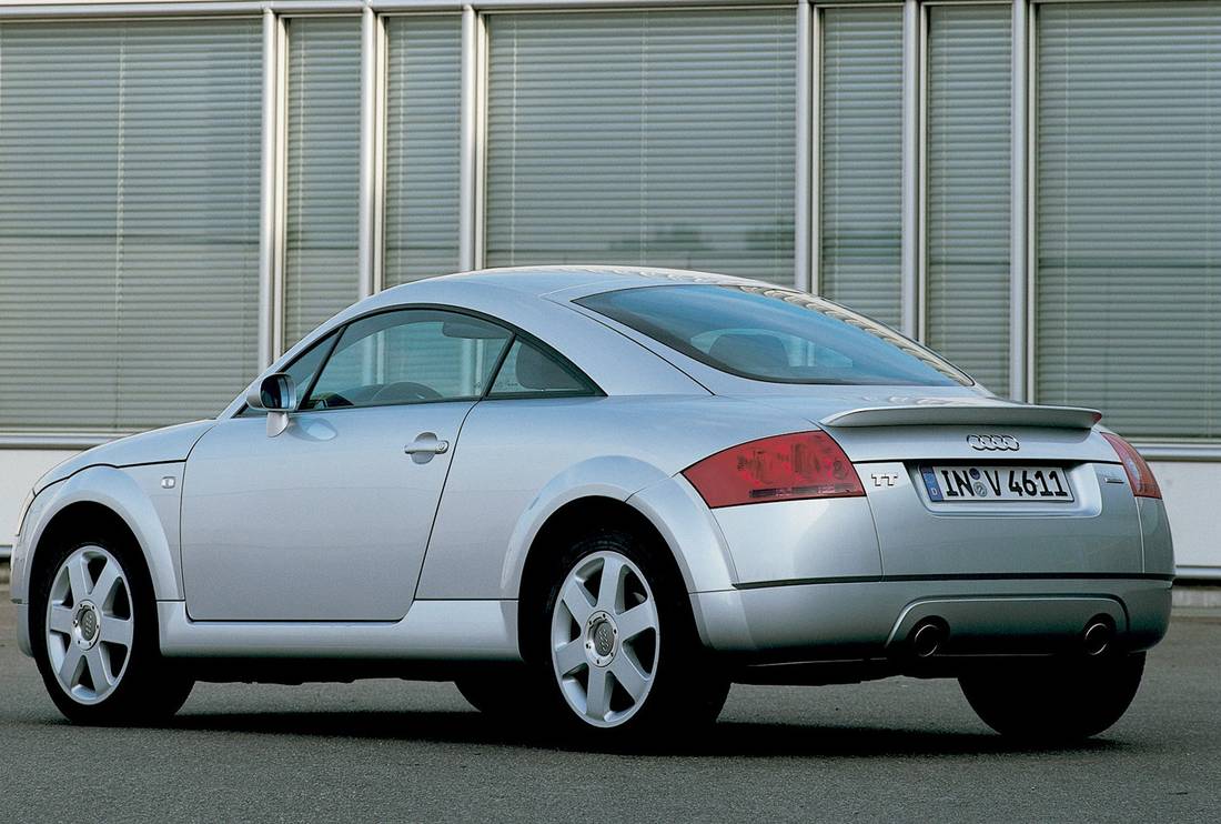 audi-tt-8n-back