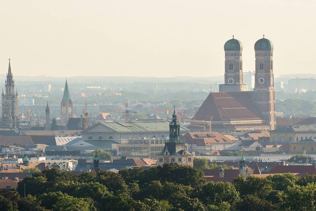  Even during the IAA Mobility in Munich, disruptive actions from environmentalists and car opponents are to be expected.  Unlike in Frankfurt, for example, the open spaces in the city center are not protected by barriers.