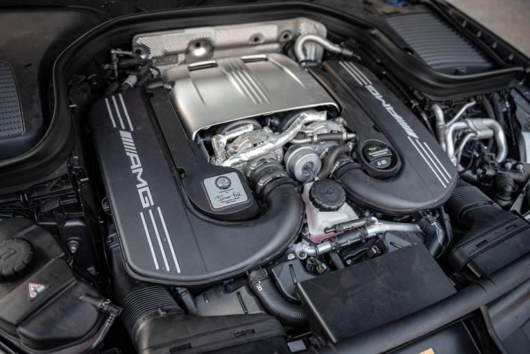Mercedes-AMG-GLC63S-Engine