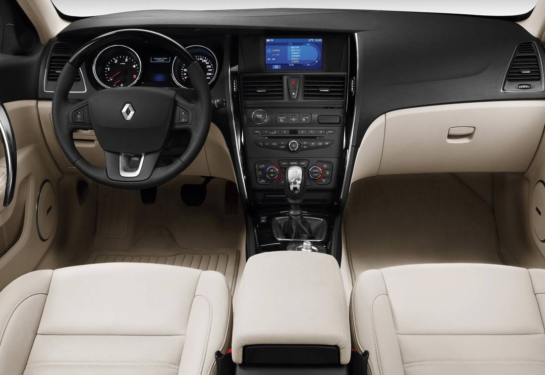 renault-latitude-interior