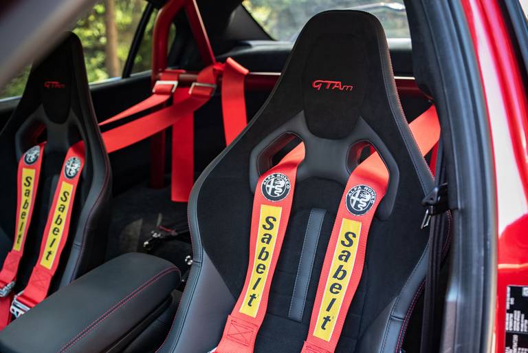 Alfa-Romeo-Giulia-GTAm-Seats2