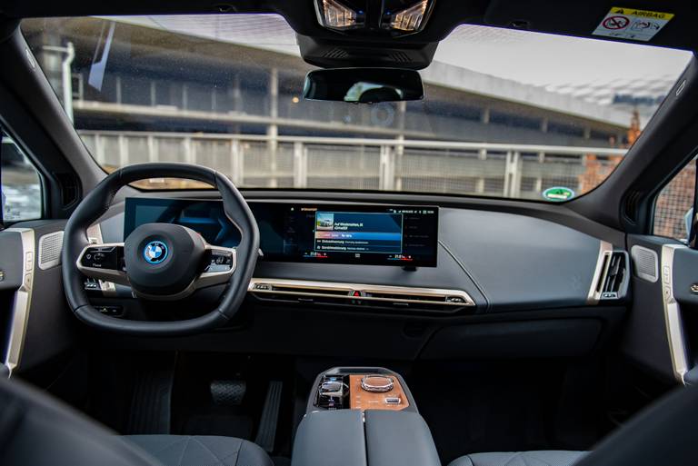 BMW-iX-xDrive50-Interieur