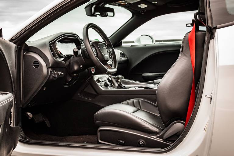 Dodge-SRT-Hellcat-Interior