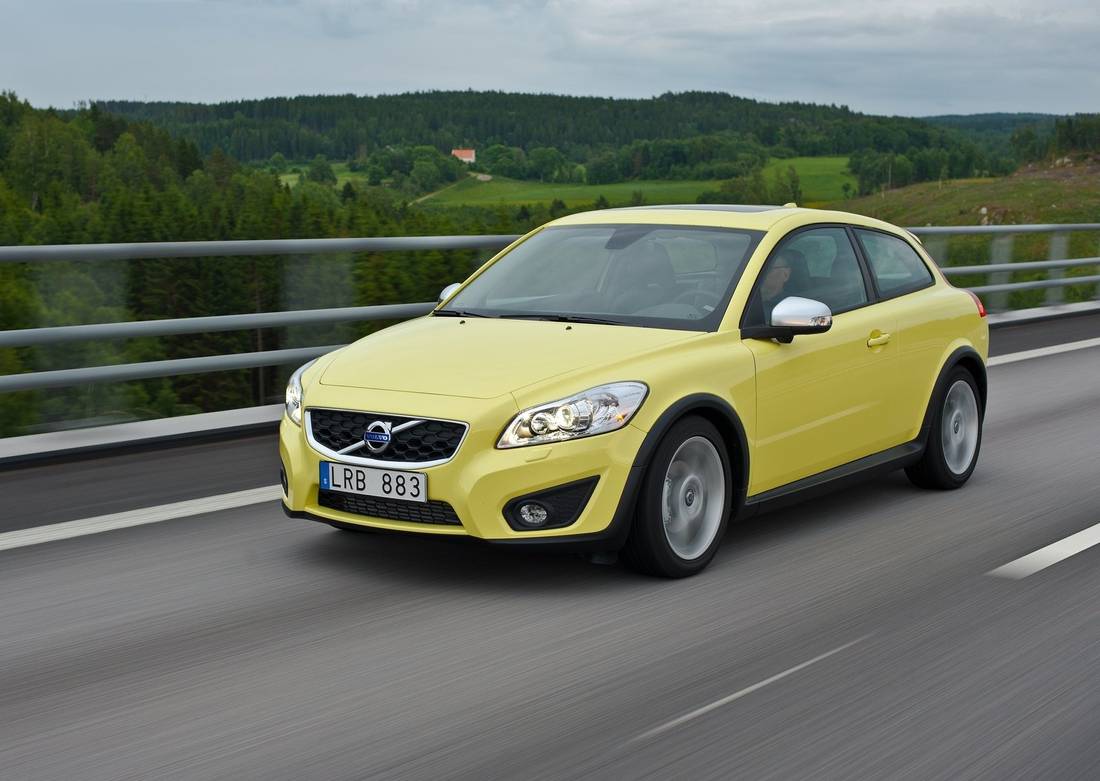 volvo-c30-yellow-front