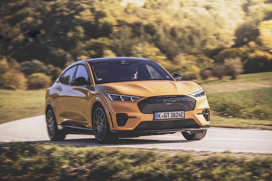  V8 und Ford Mustang werden gerne in einem Atemzug genannt - für Käufer eine günstige Möglichkeit, einen V8-Sportwagen zu fahren.
