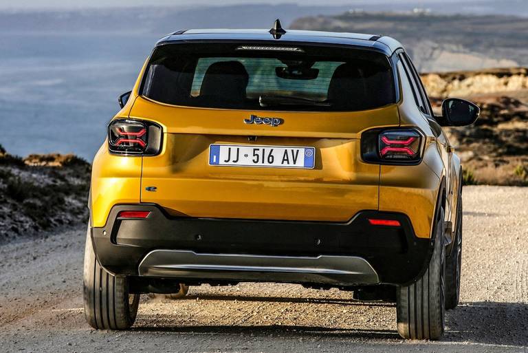 Jeep-Avenger-2022-Elektro-SUV-Rear