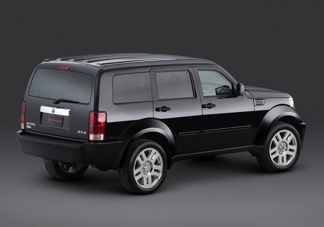 dodge-nitro-slt-back