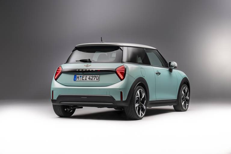 nieuwe-mini-cooper-2024-heeft-gewoon-weer-een-verbrandingsmotor-2024-03