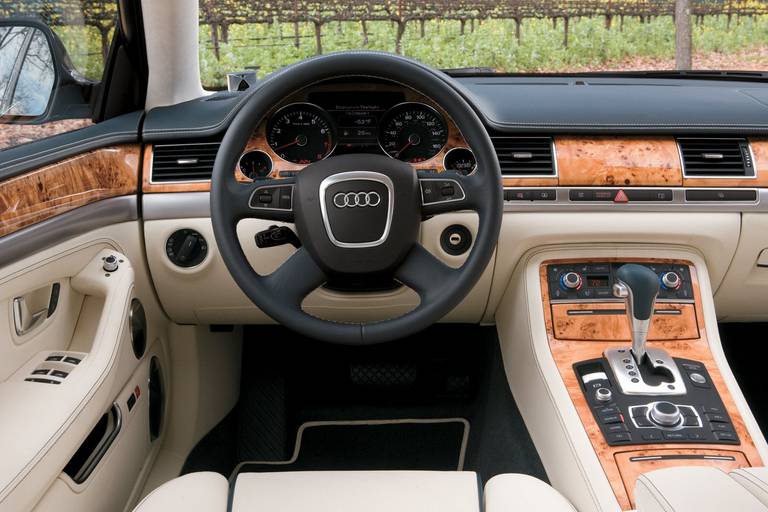 Audi-A8-D3-Frontinterieur