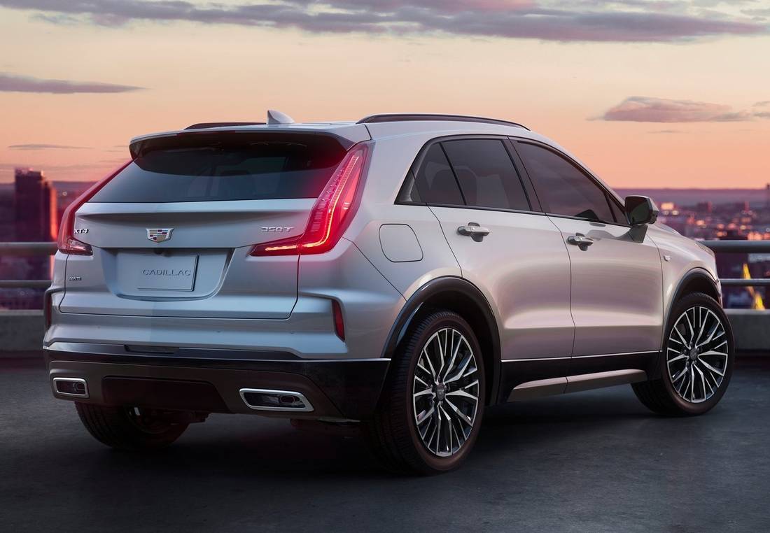 cadillac-xt4-white-back