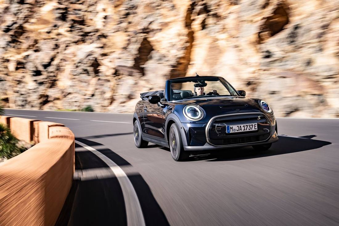 Mini-Cooper-SE-Cabrio