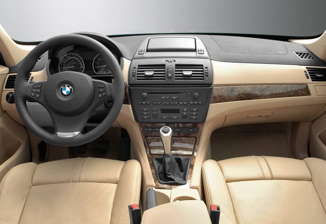 bmw-x3-e83-interior