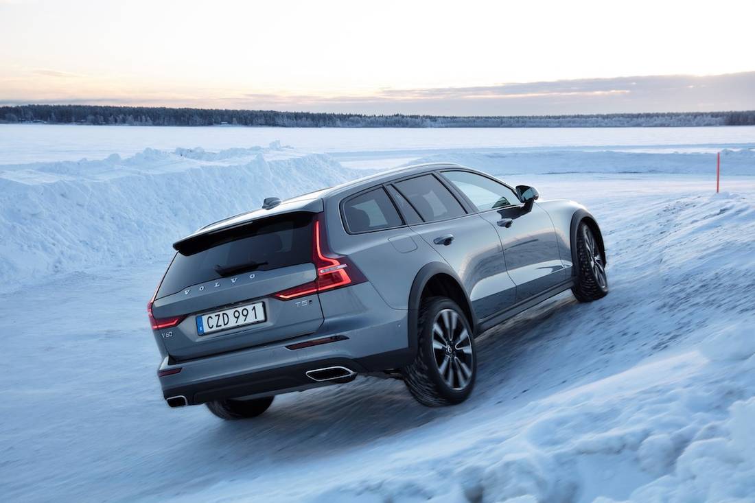 Volvo V60 Cross Country AS24 3.jpg