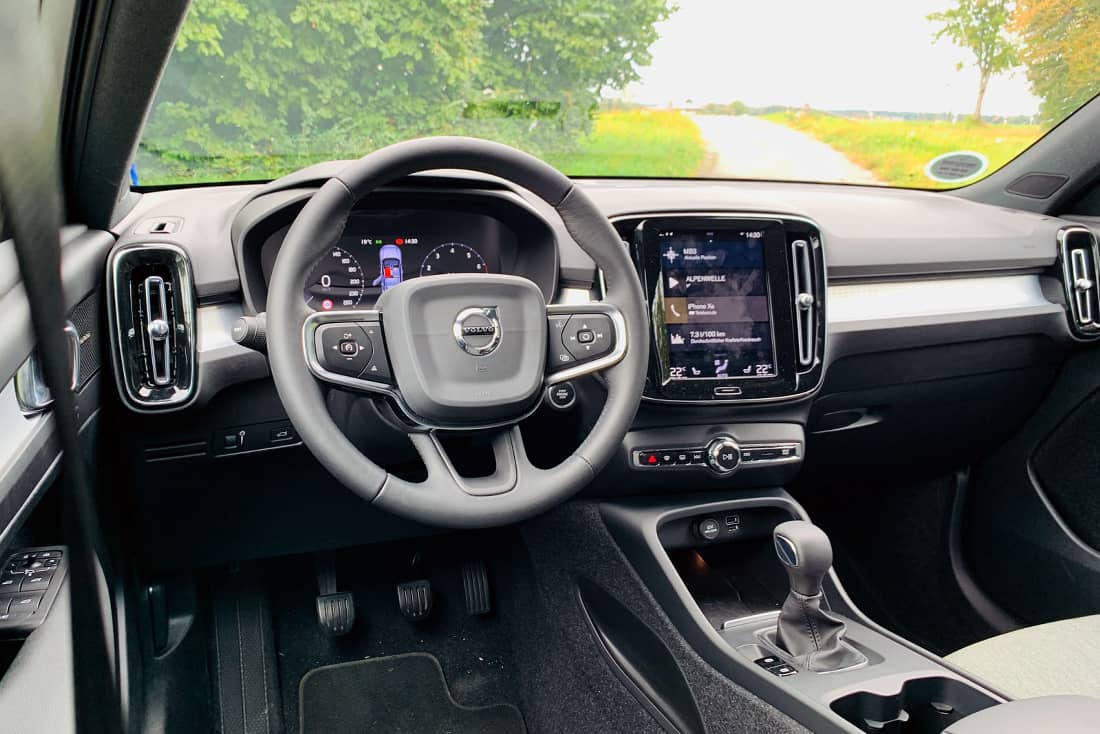 Volvo XC40 T2 interior