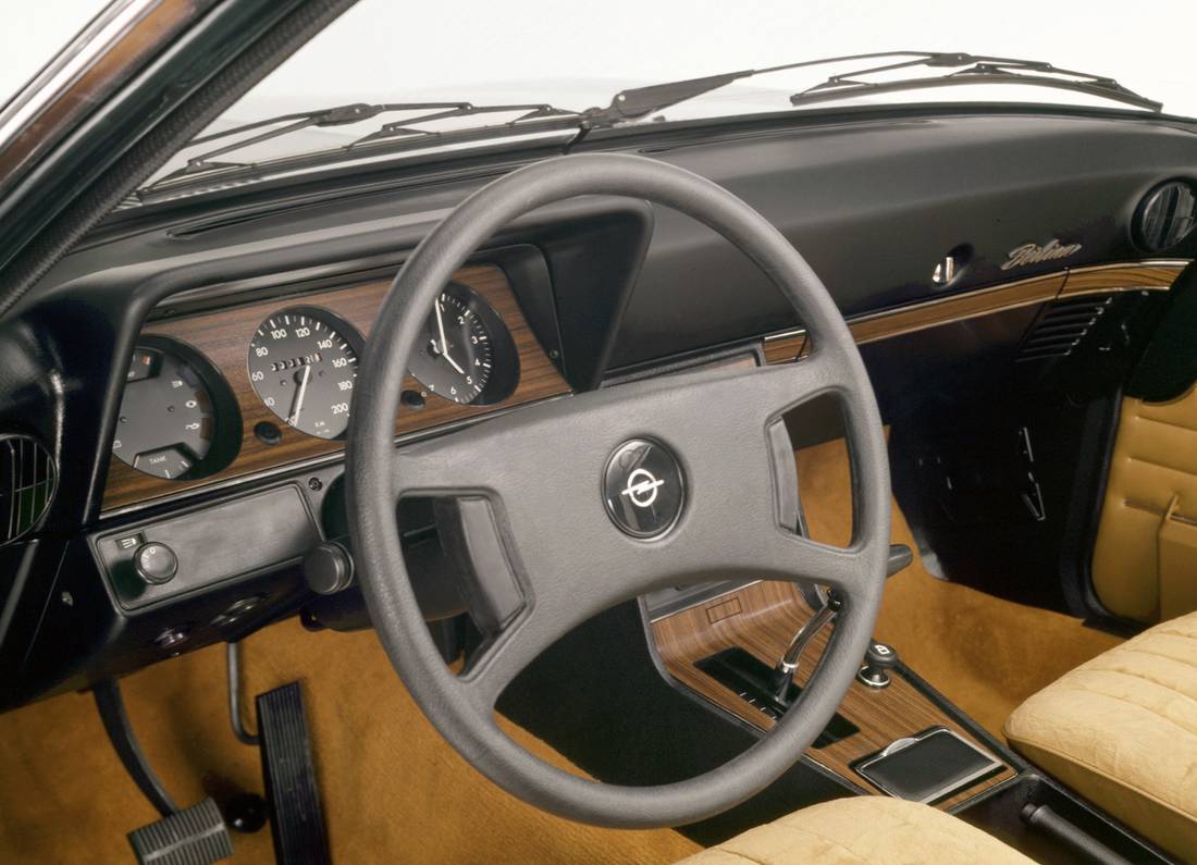 opel-rekord-interior