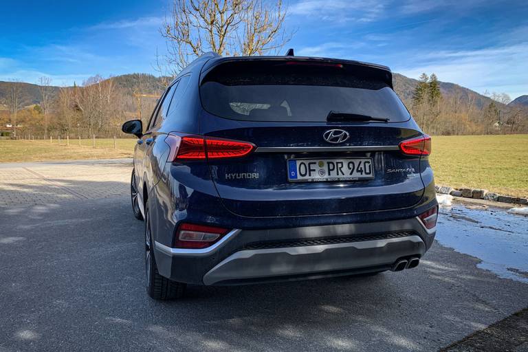 Hyundai-Santa-Fe-Rear