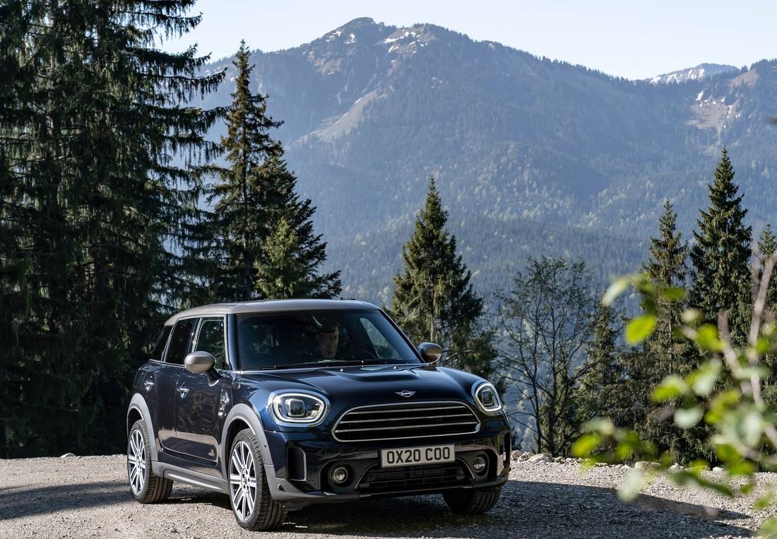  Der Mini Cooper Countryman bildet mit seiner Kombi-Form ein weiteres Sonderformat in der Mini-SUV-Klasse ab.