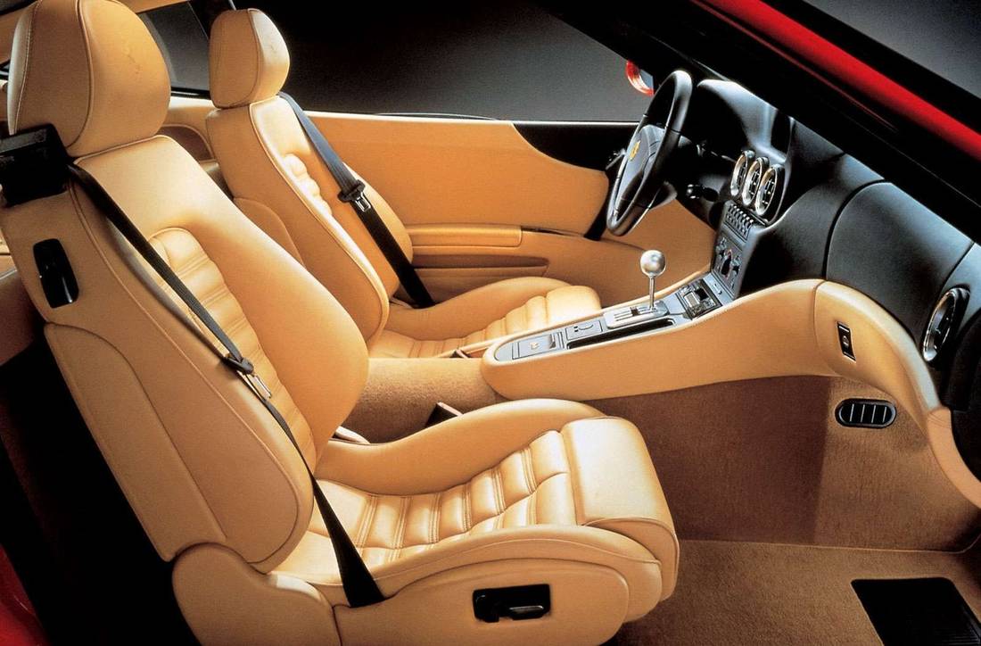 ferrari-550-maranello-interior