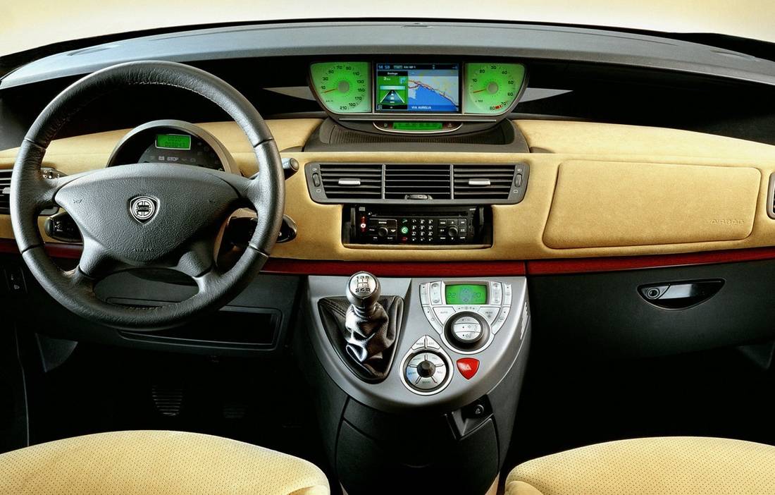 lancia-phedra-interieur