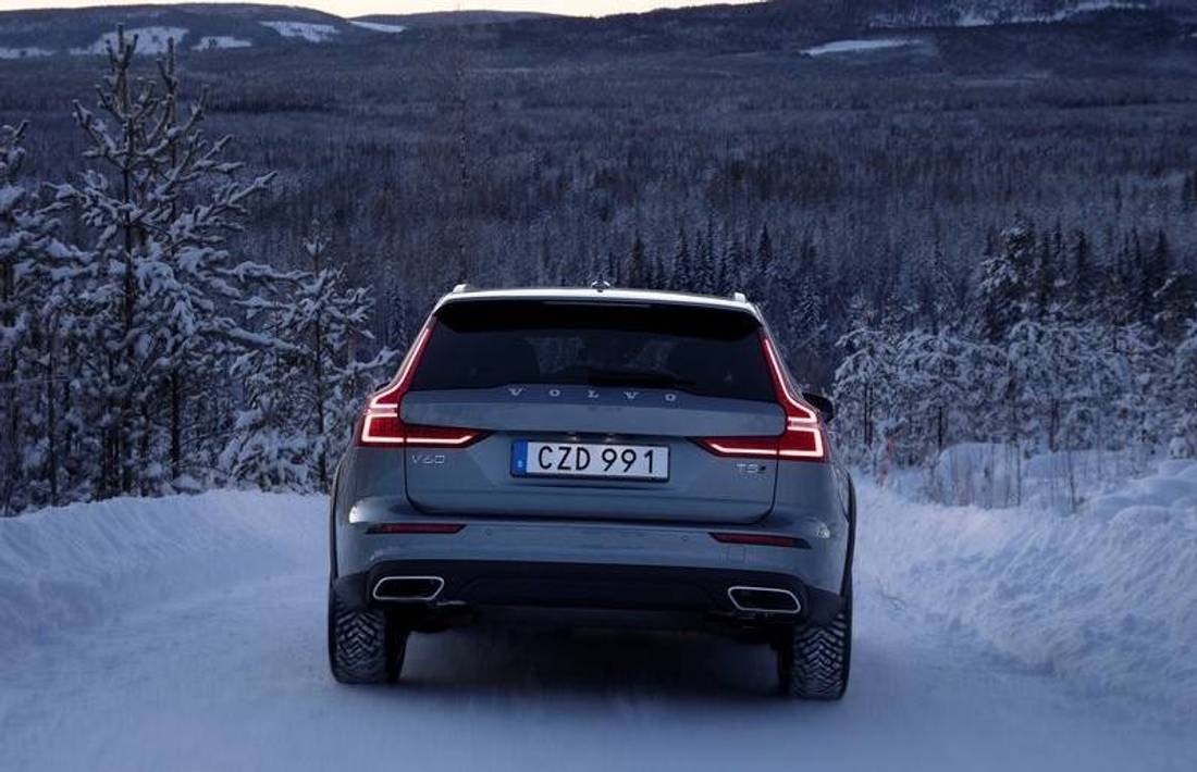 volvo-v60-crosscountry-back.jpg