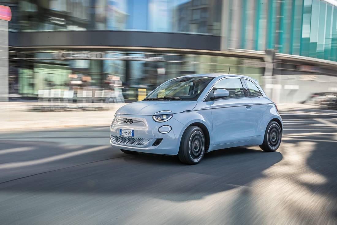  Fiat 500e: In Italien gebaut, eignet sich der kultige, aber nun elektrische Fiat 500 hervorragend für Fahrten durch urbane Gebiete.