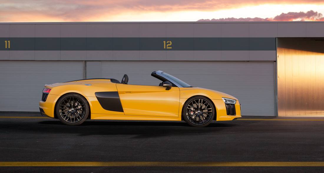 audi-r8-spyder-side