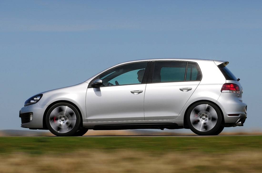 volkswagen-golf-6-gti-side